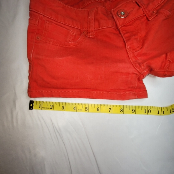Guess Super Short Red Jean Shorts Juniors Size 25 - Picture 9 of 10